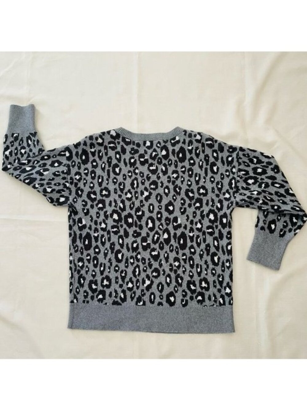 Lucky Brand Sweater Size 2X Gray Leopard Print Crew Neck Soft Knit Pullover - Picture 2 of 7